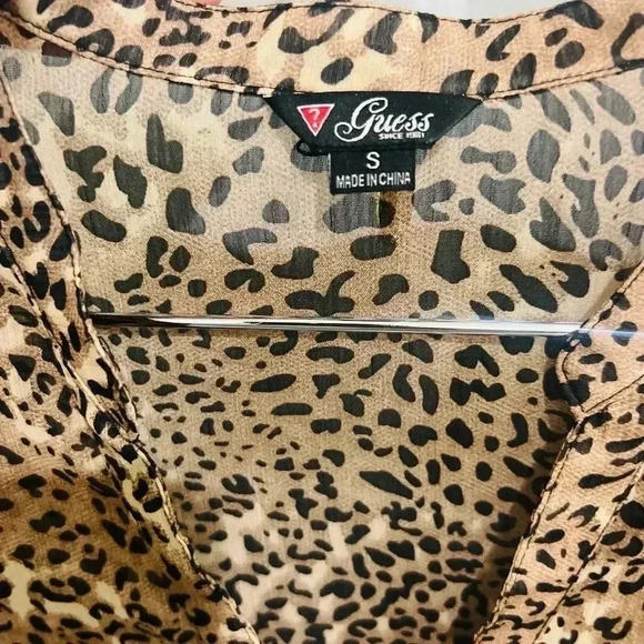 Guess brand too size small - Picture 4 of 5
